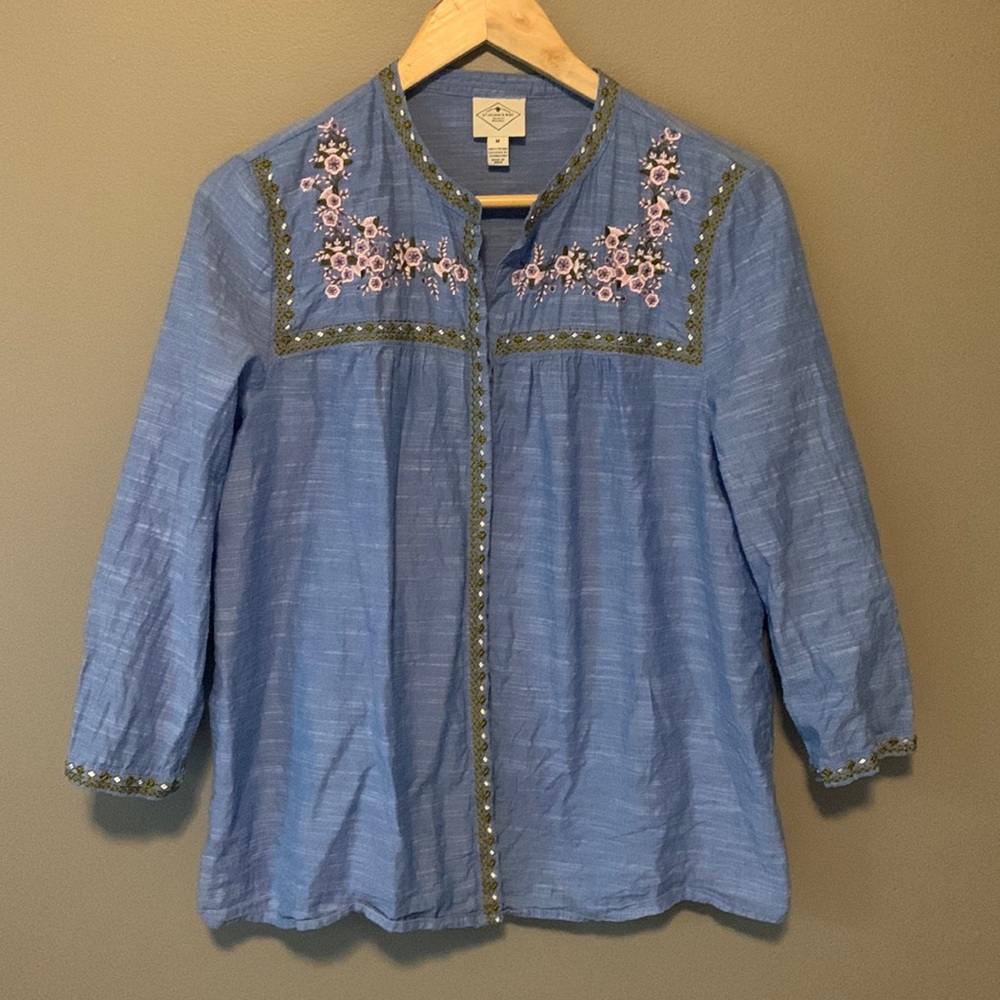 St. John’s Bay 100% cotton embroidered top. Size medium - Picture 1 of 4